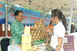 Khai mạc Ng&agrave;y hội sản phẩm của c&aacute;c hợp t&aacute;c x&atilde;, doanh nghiệp th&agrave;nh vi&ecirc;n li&ecirc;n kết, Saigon Co.op