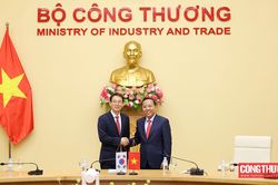 Thứ trưởng Nguyễn Hoàng Long làm việc với Thứ trưởng Bộ Thương mại, Công nghiệp và Tài nguyên Hàn Quốc về hợp tác năng lượng hạt nhân