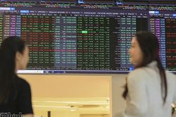 Chứng kho&aacute;n ng&agrave;y 3/7: VN-Index điều chỉnh nhẹ, d&ograve;ng tiền t&igrave;m cơ hội ở nh&oacute;m cổ phiếu chứng kho&aacute;n