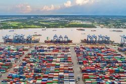 Nửa đầu năm, xuất nhập khẩu hàng hóa đạt gần 550 tỷ USD, nhập khẩu tăng mạnh