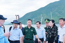 Ủy ban Khoa học, Công nghệ và Môi trường khảo sát mô hình nuôi biển công nghệ cao tại vịnh Vân Phong