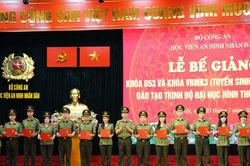 Học viện An ninh nh&acirc;n d&acirc;n trao bằng tốt nghiệp kh&oacute;a D53 v&agrave; VBMK3