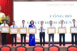 5 tập thể, c&aacute; nh&acirc;n vinh dự nhận Hu&acirc;n chương Lao động hạng Ba