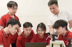 Đại học Bách Khoa Hà Nội: 81,67-100 điểm TSA tương đương 28,23-30 điểm khối D01
