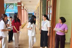Thí sinh hoàn thành bài thi môn Toán, kết thúc Kỳ thi tuyển sinh lớp 10 THPT hệ không chuyên
