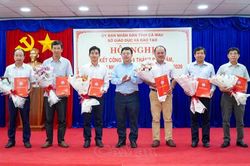 Giữ vững đ&agrave; đổi mới, n&acirc;ng cao chất lượng gi&aacute;o dục to&agrave;n diện