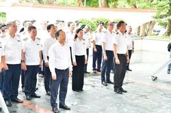 Tổng Kiểm toán nhà nước và Đoàn công tác dâng hương tại Ngã ba Đồng Lộc
