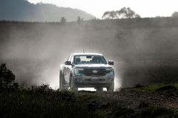 Ford Ranger thế hệ mới chính thức mở bán, giá từ 707 triệu đồng