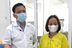 Khoảnh khắc tiễn biệt nghẹn ngào của thầy hiệu trưởng với học trò hiến tạng cứu người