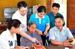 Bộ Chính trị: Nghiên cứu xây dựng quy định dùng mạng xã hội với cán bộ, đảng viên