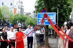 Phường Cầu Giấy tiếp tục gắn biển, ra mắt mô hình tuyến phố '3 trong 1'