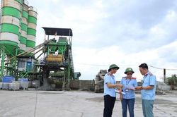 Hà Nội 'mạnh tay' xử lý vi phạm pháp luật đê điều