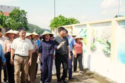 X&atilde; Trung Gi&atilde; kh&aacute;nh th&agrave;nh c&ocirc;ng tr&igrave;nh 'Tuyến đường tranh b&iacute;ch họa'