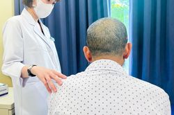 Người đàn ông 65 tuổi suy gan, suy thận vì chủ quan với hở van tim