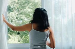 Mẹ đơn thân lấy chồng hơn 24 tuổi, bị nghi 'đào mỏ', câu đáp trả khiến ai cũng nể