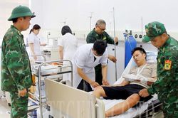 Tin mới vụ 7 thuyền viên tàu cá bị chìm trên biển lúc rạng sáng do giông lốc