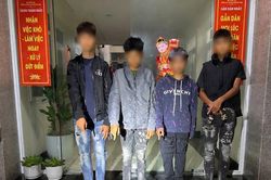 Công an Hà Nội liên tiếp bắt giữ các đối tượng mang dao, súng tự chế đi gây rối
