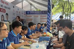 Nhiều ng&agrave;nh c&ocirc;ng nghệ chiến lược được miễn học ph&iacute;, nhận học bổng tới 10 triệu đồng/th&aacute;ng
