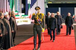 Ông Medvedev dẫn đầu phái đoàn Nga tiễn biệt cố Lãnh tụ Iran
