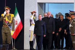 Ông Medvedev dẫn đầu phái đoàn Nga tiễn biệt Lãnh tụ Iran Khamenei