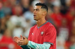 Ronaldo lại 'ghi b&agrave;n'