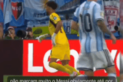 Vozinha 'nhảy múa' trước Argentina khiến dân mạng phát cuồng