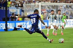 Game cũng 'chào thua' với siêu phẩm của cầu thủ Cape Verde