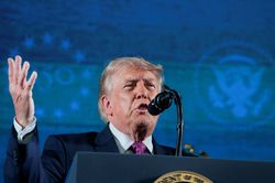 Tổng thống Trump: Mỹ tạo điều kiện cho Iran một tuần lo quốc tang