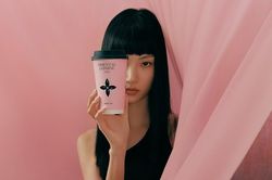 Logo giống Louis Vuitton, chuỗi tr&agrave; sữa Trung Quốc mất 1,5 triệu USD