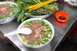 Giá xăng giảm nhưng hàng ăn chưa giảm, Bộ Công Thương nói gì?