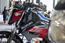 Đắt hơn 4,5 triệu đồng, Suzuki Satria Pro có gì khác bản tiêu chuẩn?