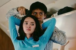 'Tử chiến trên không' thắng 'Mưa đỏ'