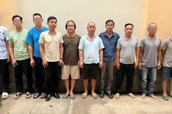 Đ&aacute;nh sập đường d&acirc;y c&aacute; độ b&oacute;ng đ&aacute; hơn 20 tỉ đồng trong m&ugrave;a World Cup
