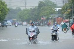 Thời tiết ngày 4/7: Bão số 1 vào vịnh Bắc Bộ gây mưa rất to ở Đông Bắc Bộ