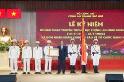 C&ocirc;ng an th&agrave;nh phố Huế đ&oacute;n nhận Hu&acirc;n chương Bảo vệ Tổ quốc hạng Nhất