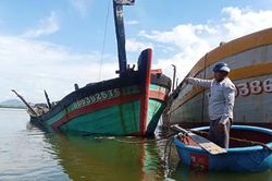 Ngư dân khốn đốn sau vụ cháy tàu cá