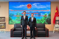Tổng Lãnh sự Bùi Nguyên Long tiếp đoàn Đại học Chính pháp Tây Nam, Trùng Khánh