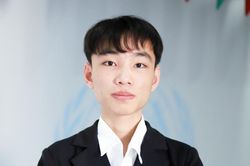 Từ sinh viên Học viện Ngoại giao đến thủ khoa khối C00: 'Em chọn làm lại để không phải hối tiếc'