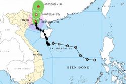 Tâm bão số 1 trên vùng bờ biển Quảng Ninh, di chuyển theo hướng Bắc, sắp suy yếu thành áp thấp nhiệt đới