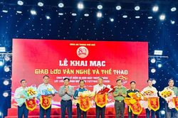 Giao lưu văn nghệ, thể thao thắt chặt tình đoàn kết hữu nghị Việt - Lào