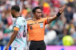 Mỗi trọng tài ở World Cup 2026 có thể bỏ túi hơn 2,6 tỷ đồng