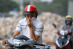 Bụi mù, bùn lầy 'bủa vây' công trường cải tạo kênh La Khê