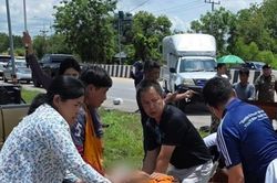 Thái Lan: Hành động bất ngờ của nữ y tá trong vụ bé trai lái xe đâm liên hoàn hàng chục nhà sư