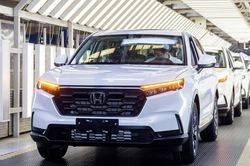 Honda CR-V vượt mặt 'vua doanh số' của Toyota