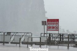 Bão Maysak đi qua vùng biển Bạch Long Vĩ, mưa trắng trời ở Vân Đồn