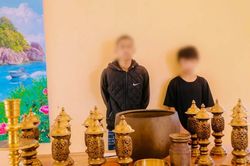 Nh&oacute;m trộm sa lưới sau vụ 'cuỗm' chu&ocirc;ng ch&ugrave;a