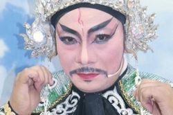 Nghệ sĩ Minh H&ograve;a vẫn nguy kịch