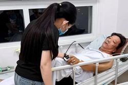 Nghệ sĩ Minh Hòa vẫn nguy kịch