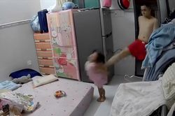 Bắt giữ nam thanh ni&ecirc;n nhiều lần đ&aacute;nh đập con g&aacute;i ri&ecirc;ng 3 tuổi của vợ hờ