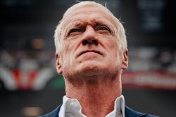 Ph&aacute;p đấu Paraguay: Deschamps v&agrave; k&yacute; ức b&agrave;n thắng v&agrave;ng World Cup 1998